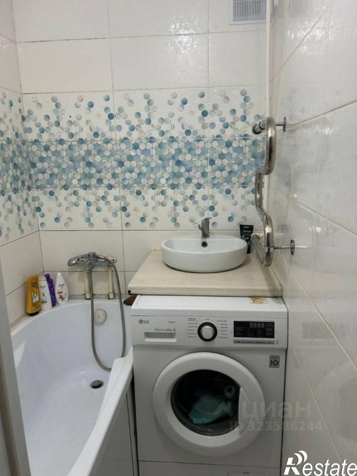 2-комн квартира проспект Конституции, 42,  д. 42