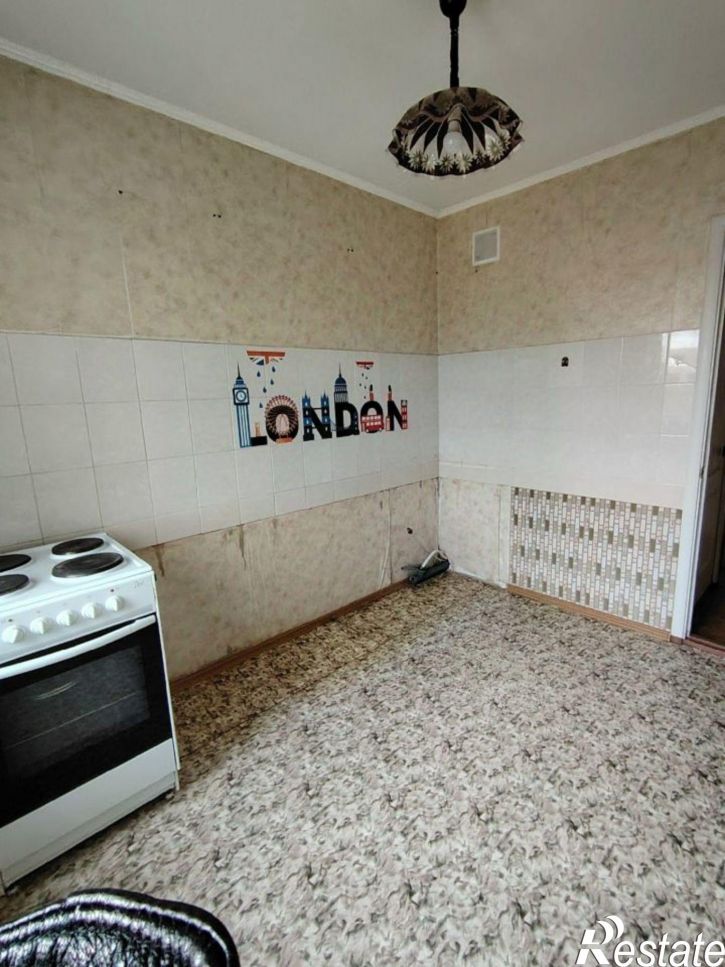 3-комн квартира жилой район Заозёрный, 6-й микрорайон, 14