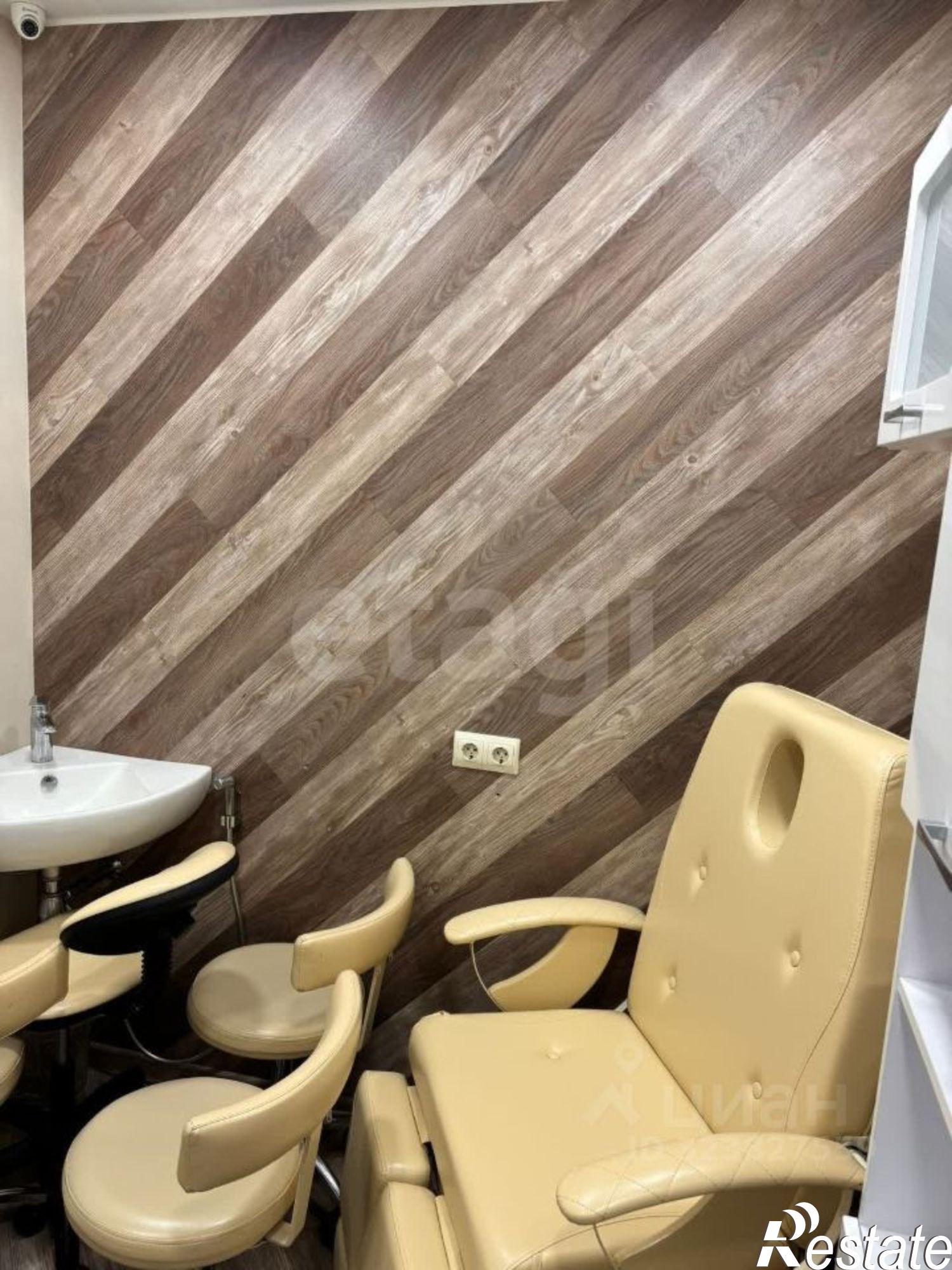 Сдать торговое помещение за 59 234 рублей на улица Карла Маркса, 107