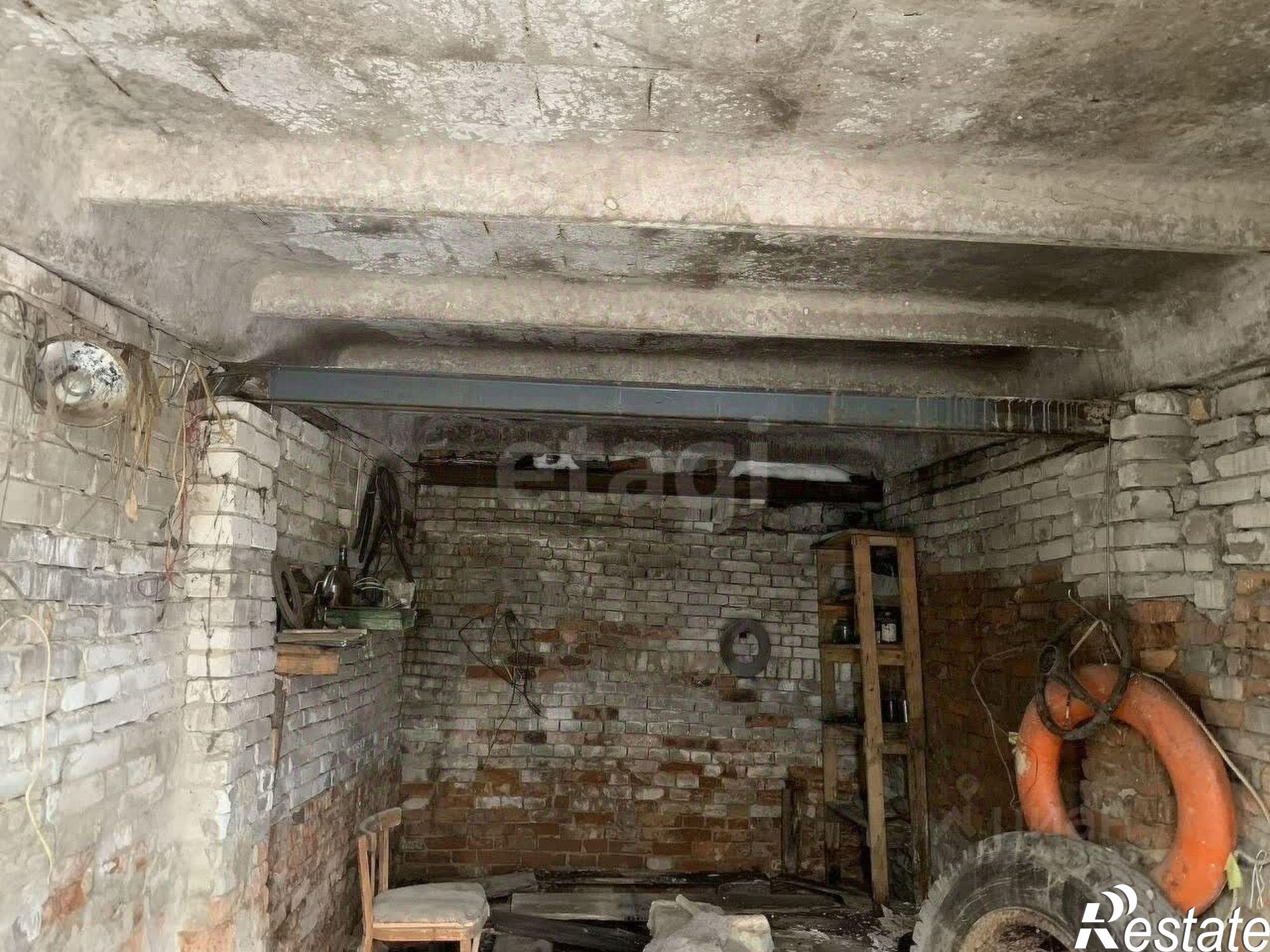 Купить гараж, место в паркинге за 90 000 рублей на ул Крутикова, 77