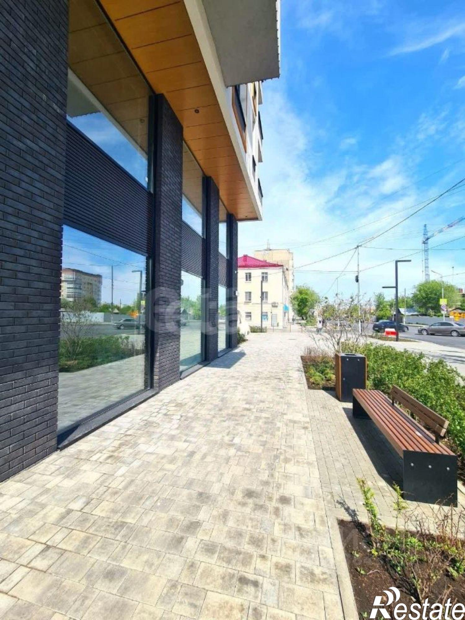 Купить торговое помещение за 25 000 100 рублей на ул Коли Мяготина, 187