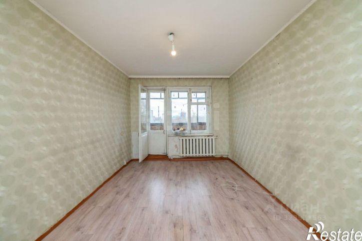 4-комн квартира проспект Конституции, 50,  д. 50