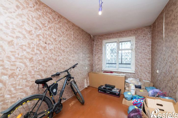 4-комн квартира проспект Конституции, 50,  д. 50