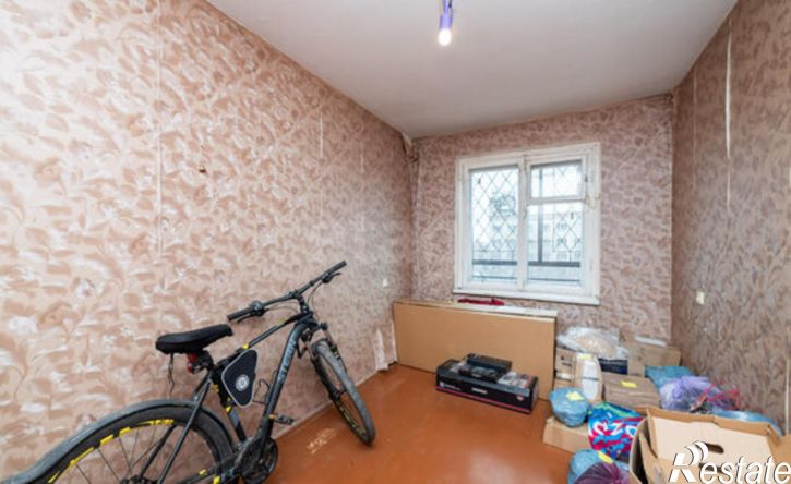 4-комн квартира пр-кт Конституции, 50,  д. 50