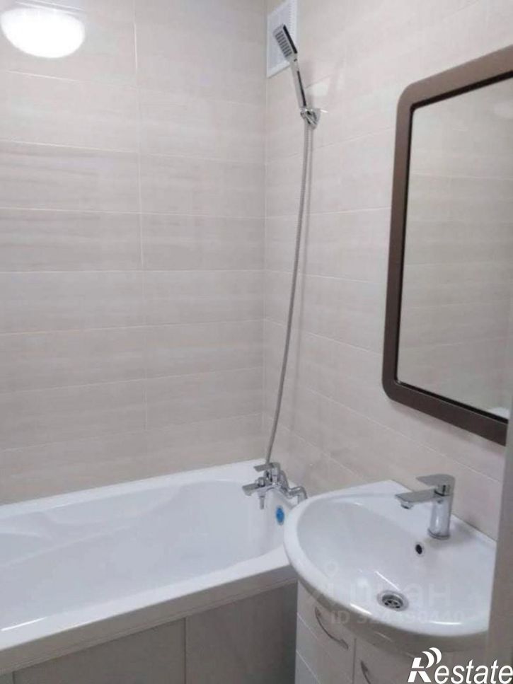 2-комн квартира улица Радионова, 18,  д. 18