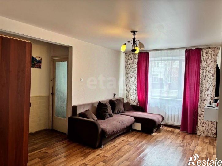 3-комн квартира проспект Конституции, 40,  д. 40