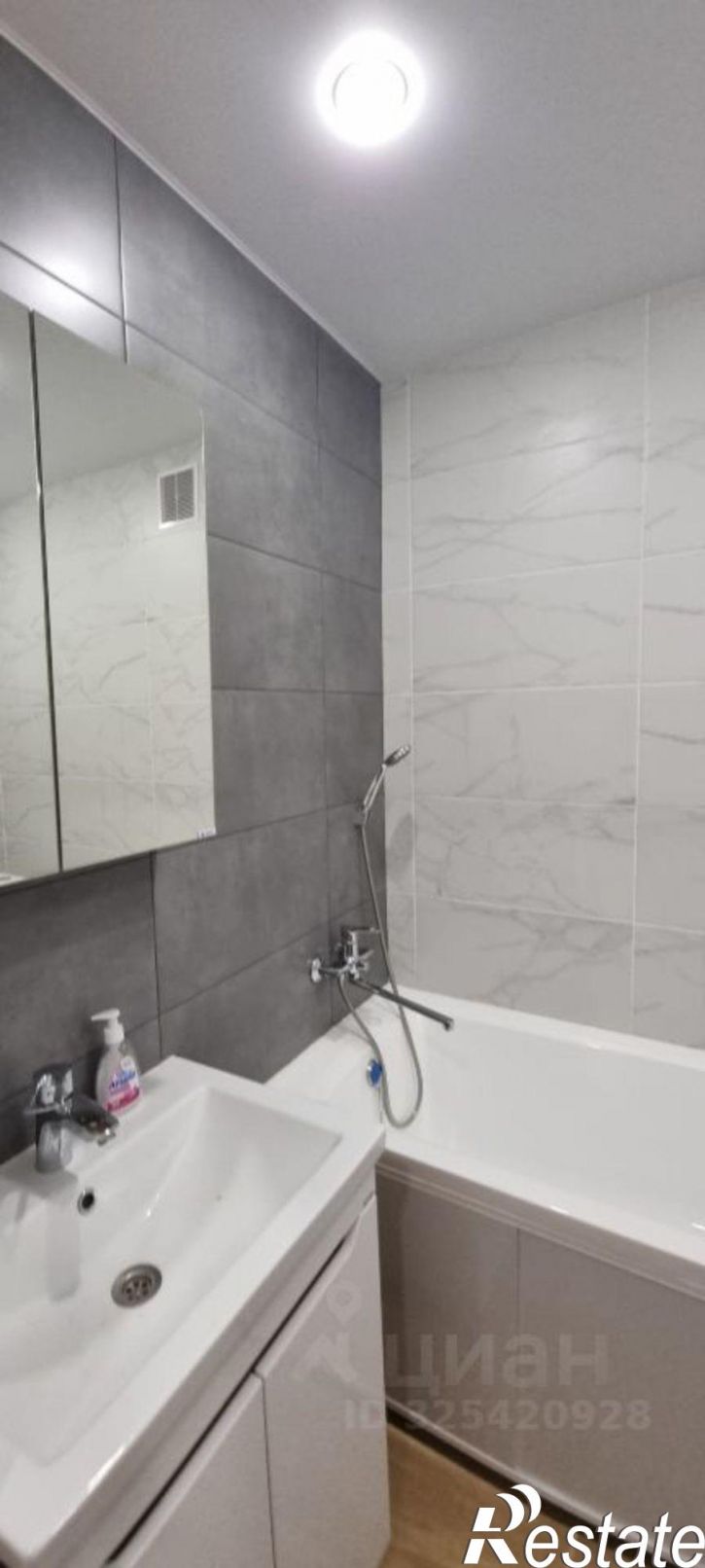 3-комн квартира улица Карельцева, 101,  д. 101