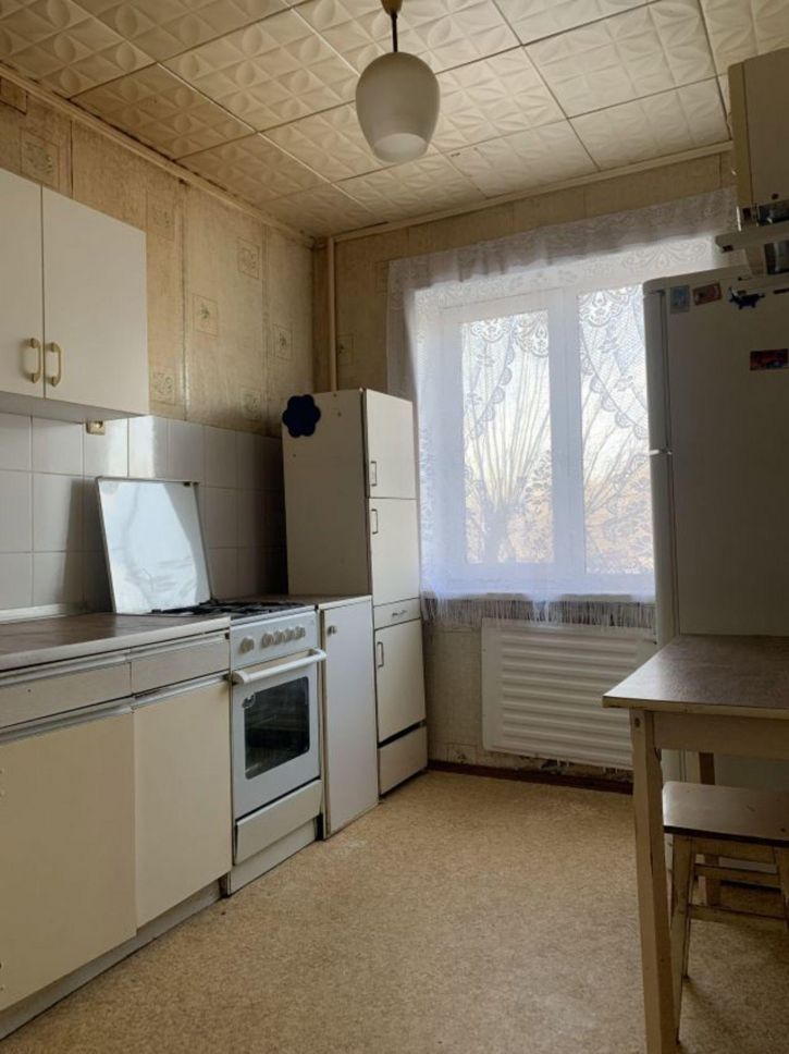 3-комн квартира Конституции проспект, 66