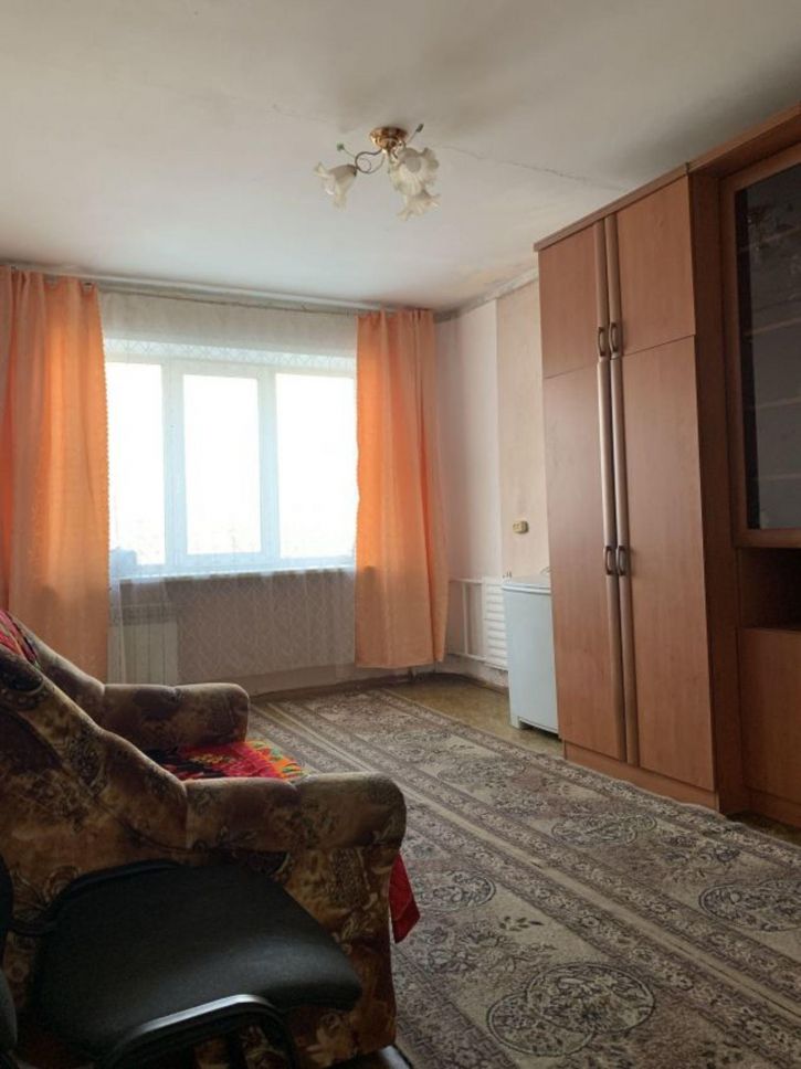 3-комн квартира Конституции проспект, 66