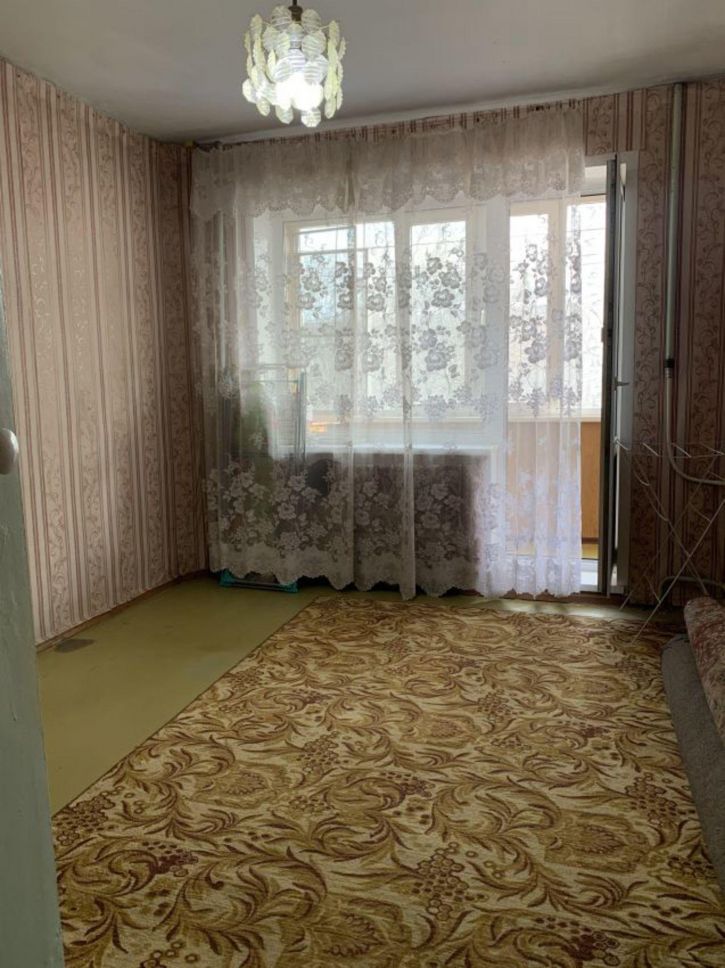 3-комн квартира Конституции проспект, 66
