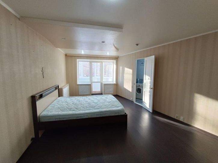 3-комн квартира Красина улица, 77
