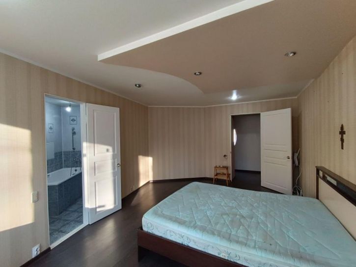 3-комн квартира Красина улица, 77