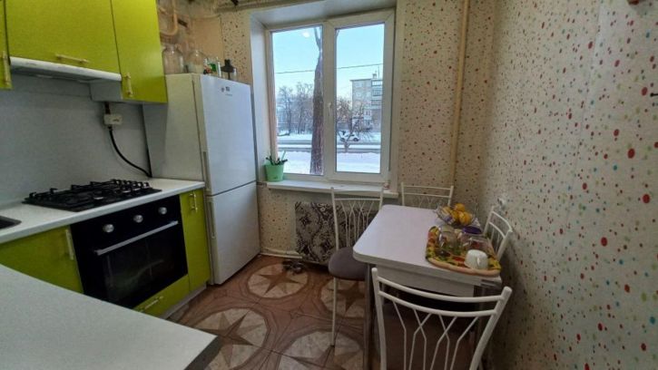 3-комн квартира Конституции проспект, 49