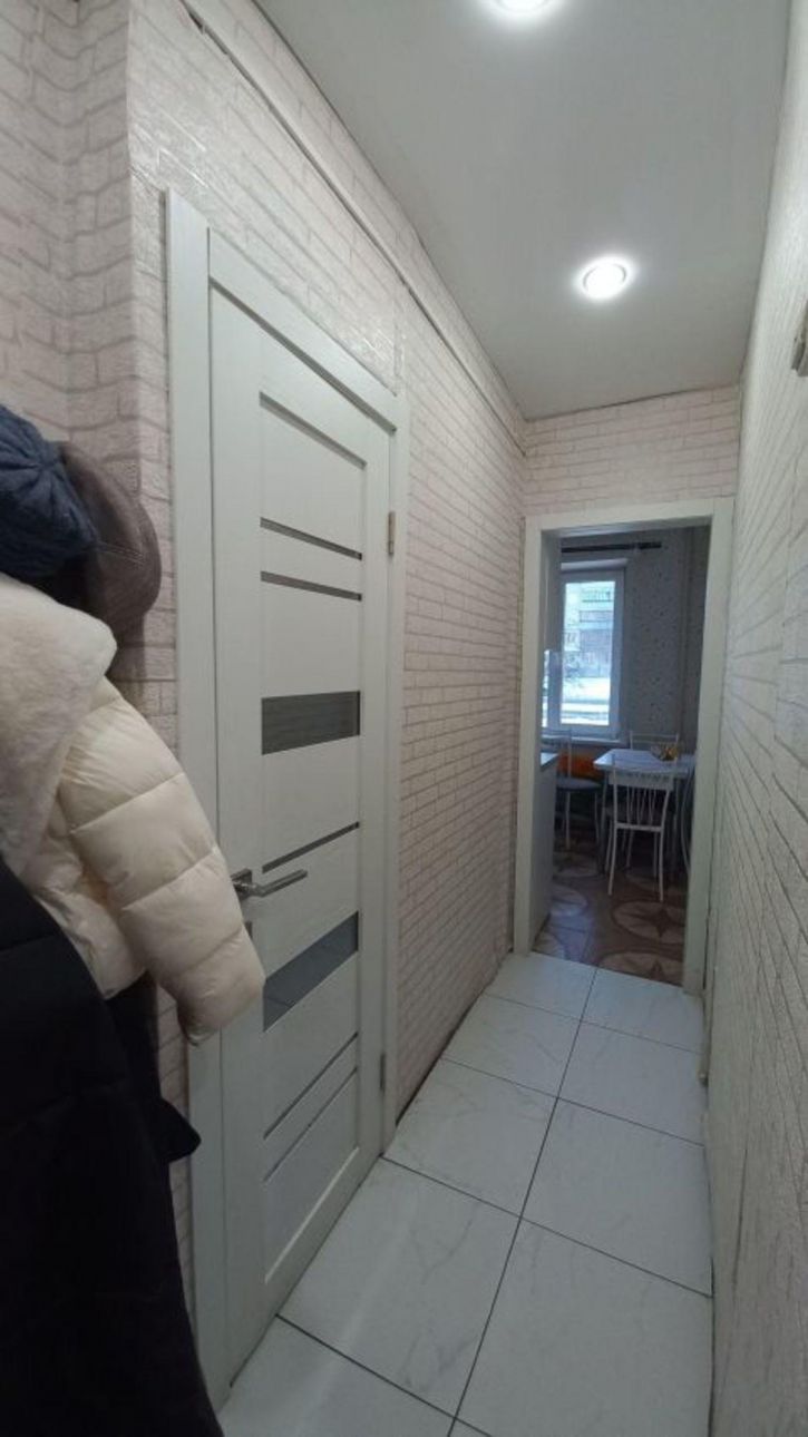 3-комн квартира Конституции проспект, 49