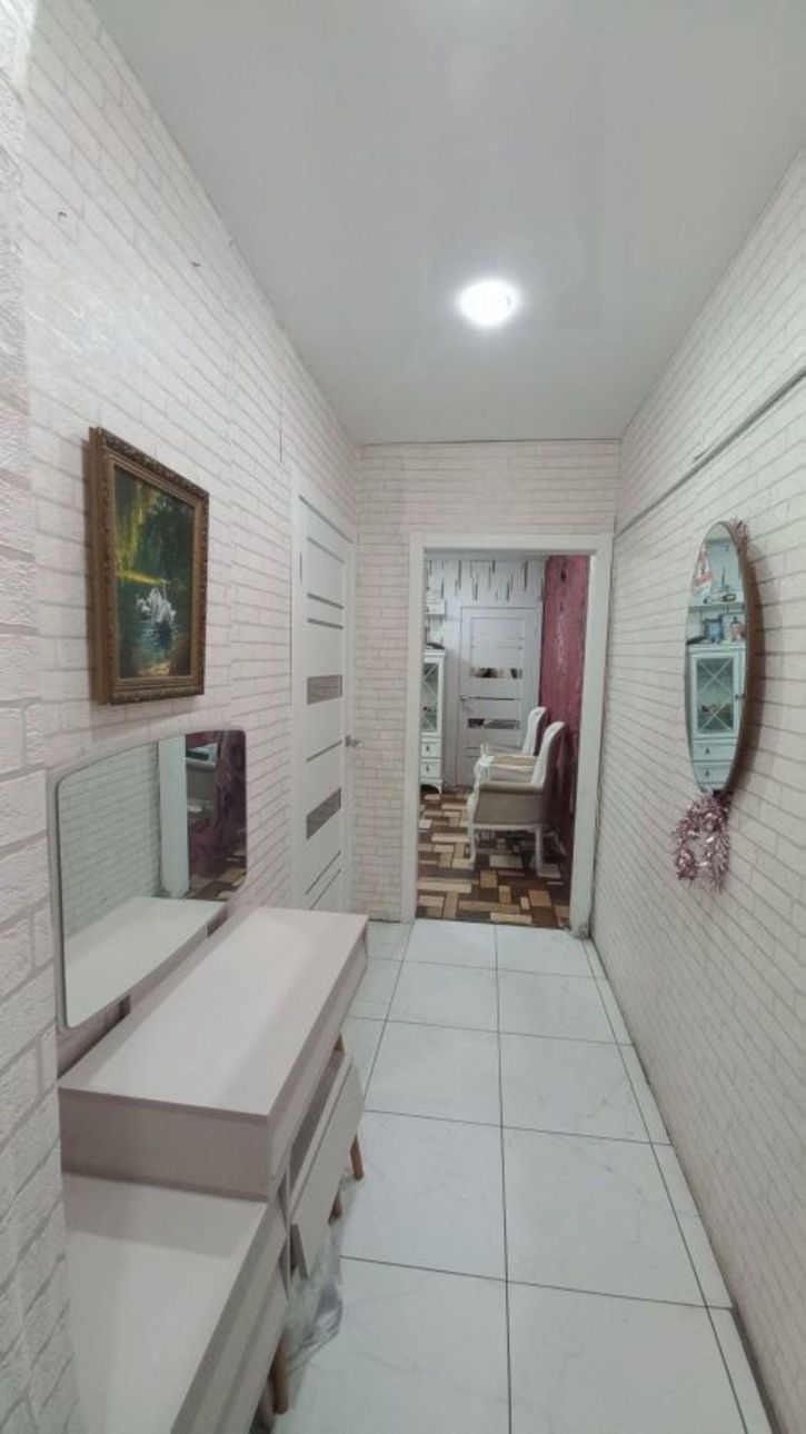 3-комн квартира Конституции проспект, 49