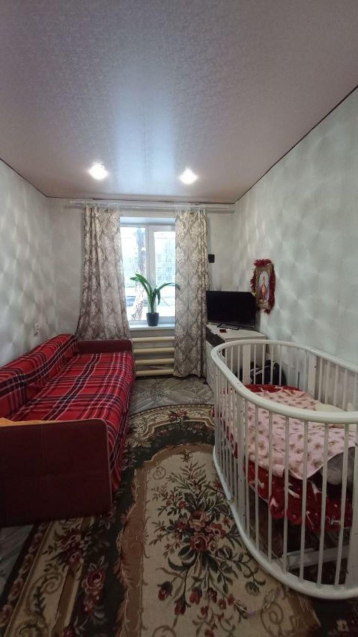 3-комн квартира Конституции проспект, 49