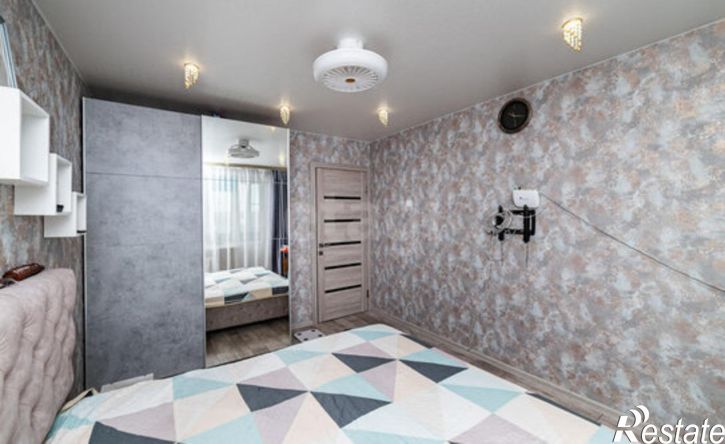 4-комн квартира улица Радионова, 12,  д. 12