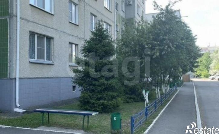 3-комн квартира жилой район Заозёрный, 6-й микрорайон, 14