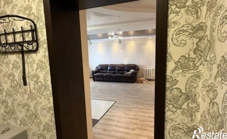 2-комн квартира улица Бурова-Петрова, 62,  д. 62