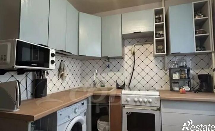 3-комн квартира проспект Конституции, 40,  д. 40