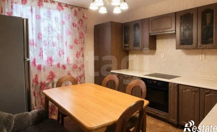 3-комн квартира жилой район Заозёрный, 6-й микрорайон, 18
