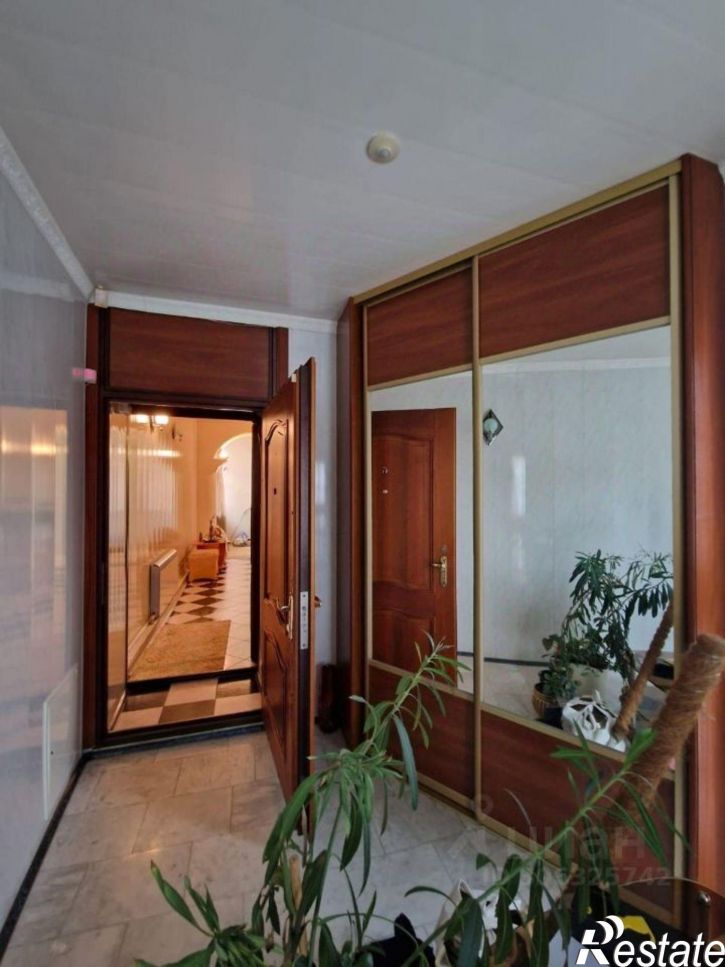 4-комн квартира пр-кт Машиностроителей, 6а,  д. 6а