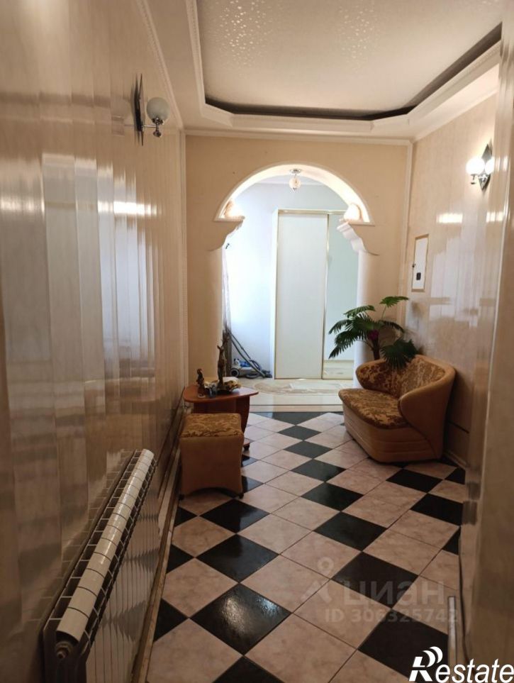 4-комн квартира пр-кт Машиностроителей, 6а,  д. 6а