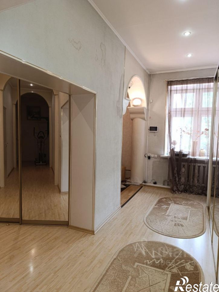4-комн квартира пр-кт Машиностроителей, 6а,  д. 6а