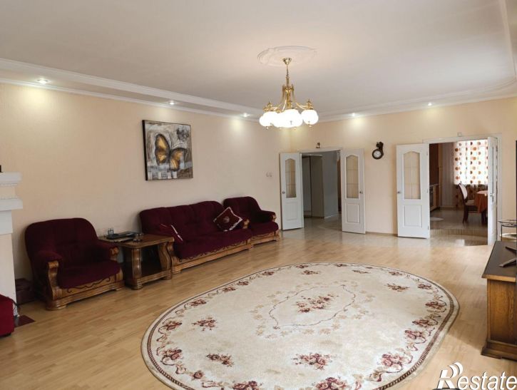 4-комн квартира пр-кт Машиностроителей, 6а,  д. 6а