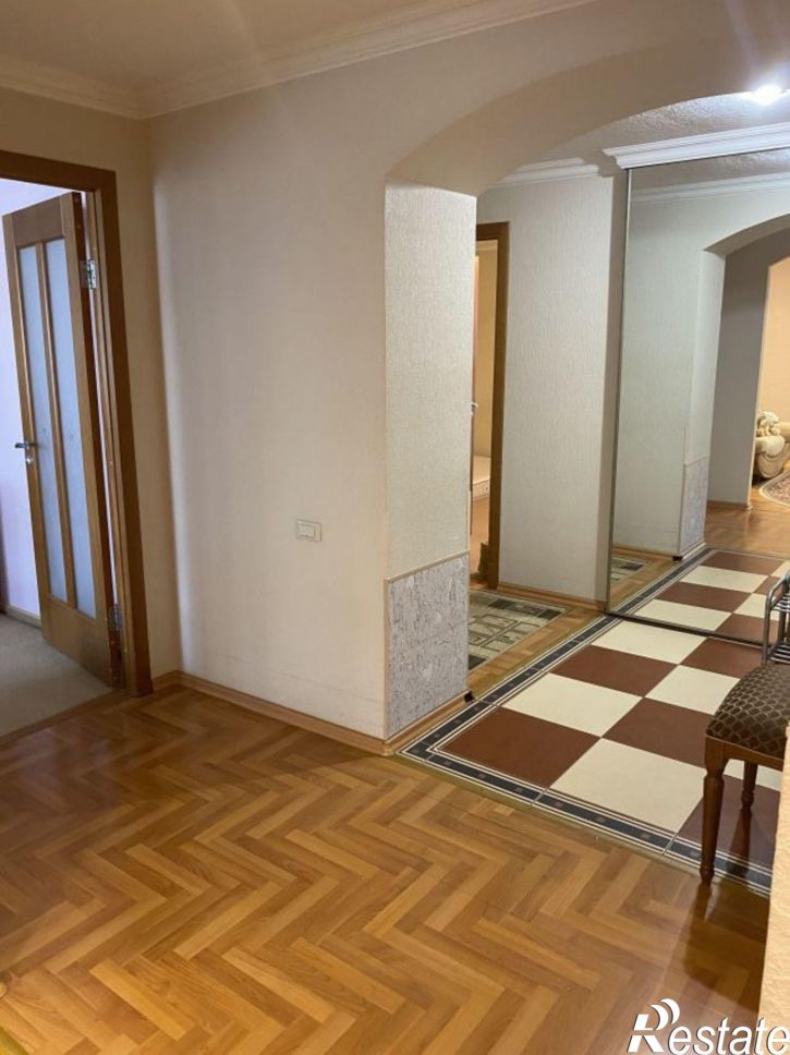 3-комн квартира Кремлева улица, 3