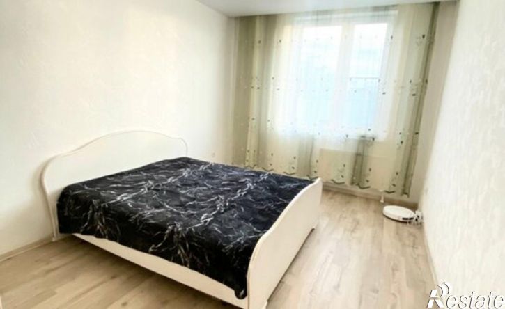 2-комн квартира Солнечный б-р, 35,  д. 35