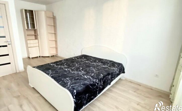 2-комн квартира Солнечный б-р, 35,  д. 35