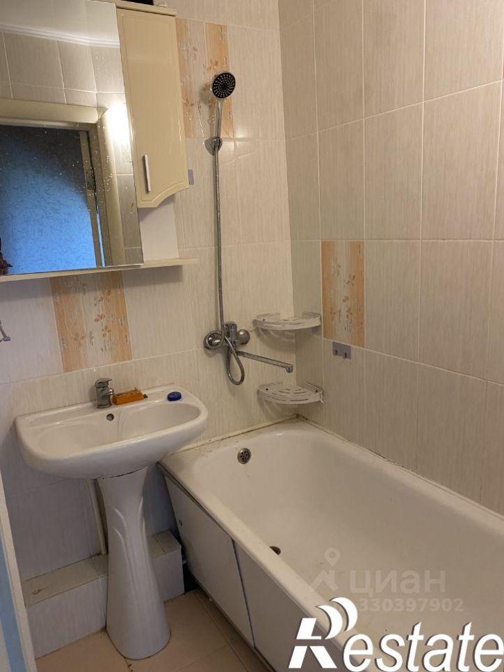 2-комн квартира улица Бурова-Петрова, 9,  д. 9