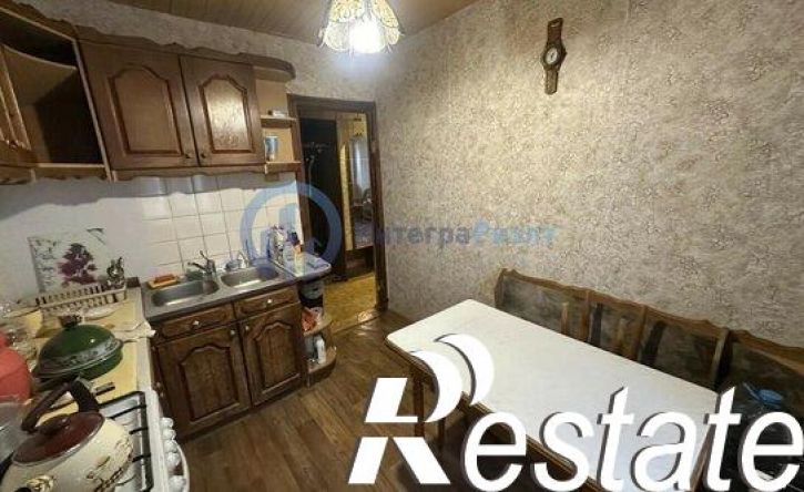 3-комн квартира улица Бурова-Петрова, 1,  д. 1