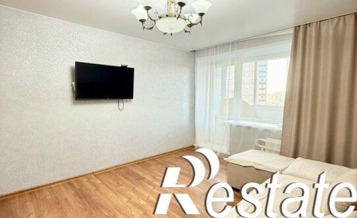 3-комн квартира улица Бурова-Петрова, 1,  д. 1
