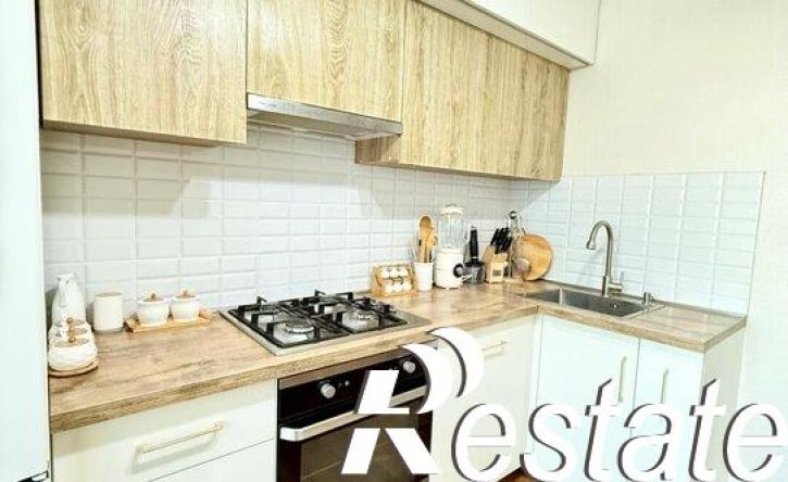 3-комн квартира улица Бурова-Петрова, 1,  д. 1