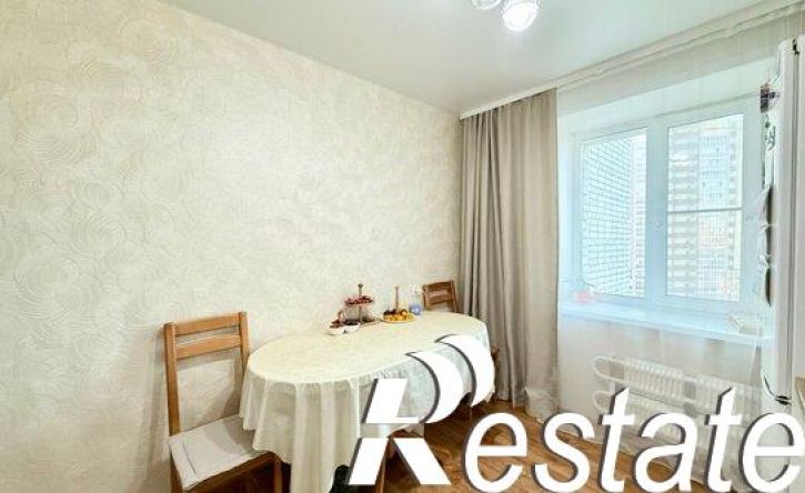 3-комн квартира улица Бурова-Петрова, 1,  д. 1