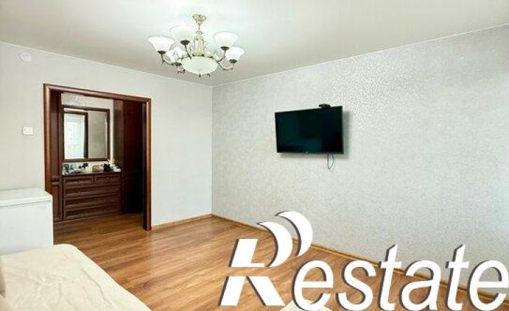 3-комн квартира улица Бурова-Петрова, 1,  д. 1